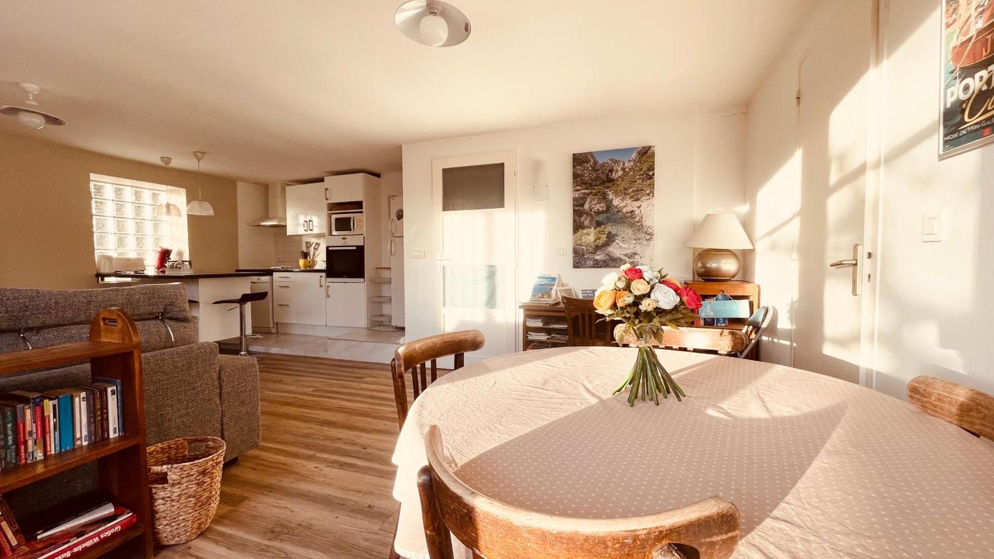 Large Private Garden, Quiet 2-Bedroom Apartment, Air Conditioning, Wifi, Parking Cassis Eksteriør bilde