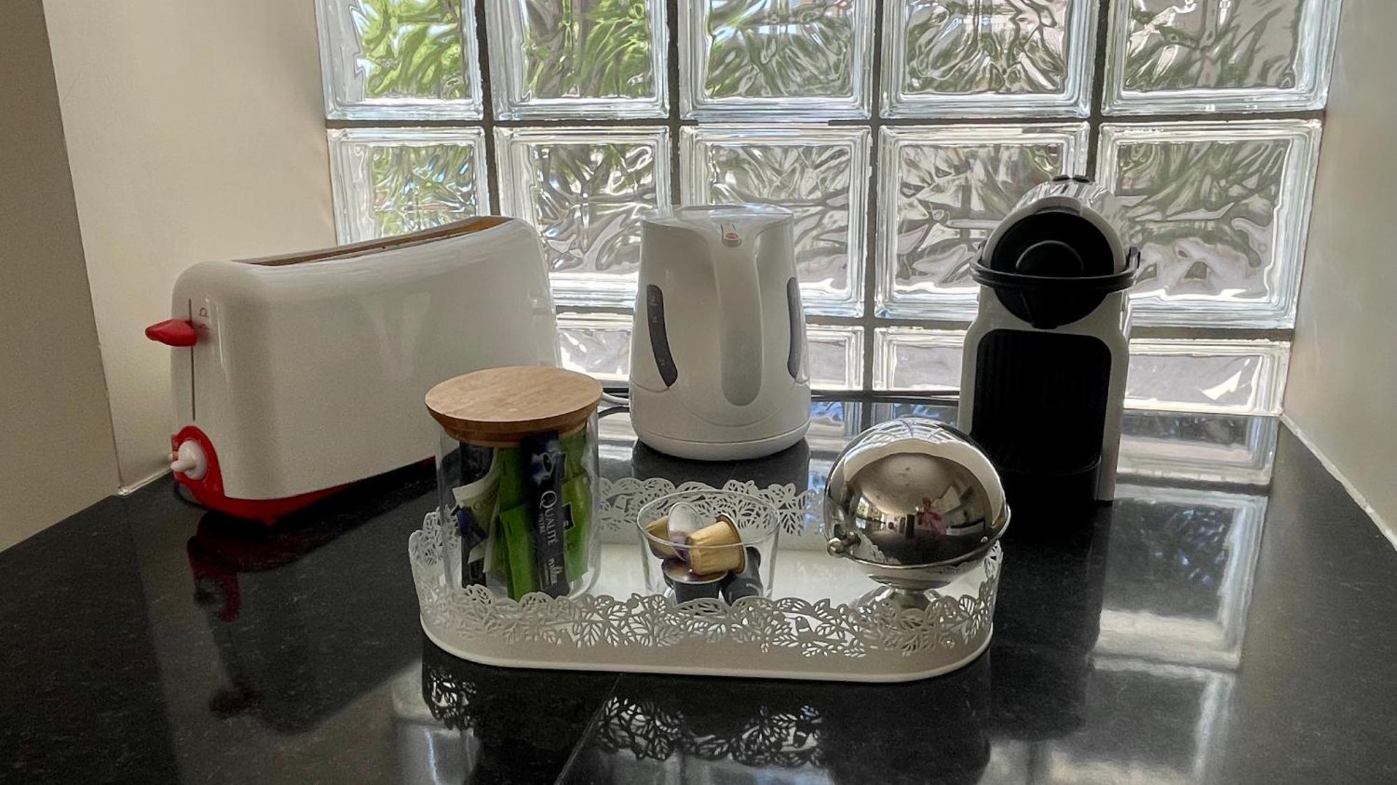 Large Private Garden, Quiet 2-Bedroom Apartment, Air Conditioning, Wifi, Parking Cassis Eksteriør bilde