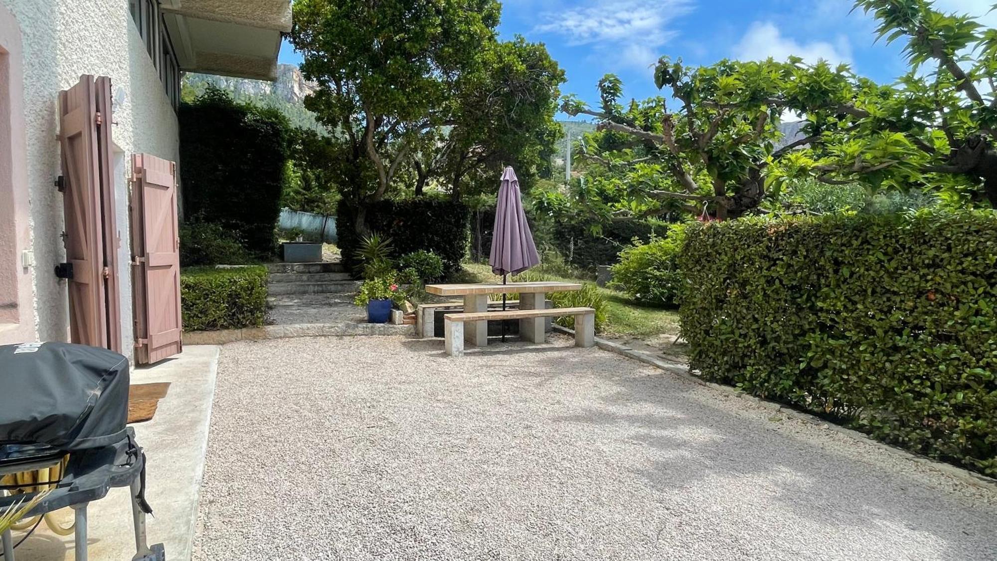 Large Private Garden, Quiet 2-Bedroom Apartment, Air Conditioning, Wifi, Parking Cassis Eksteriør bilde