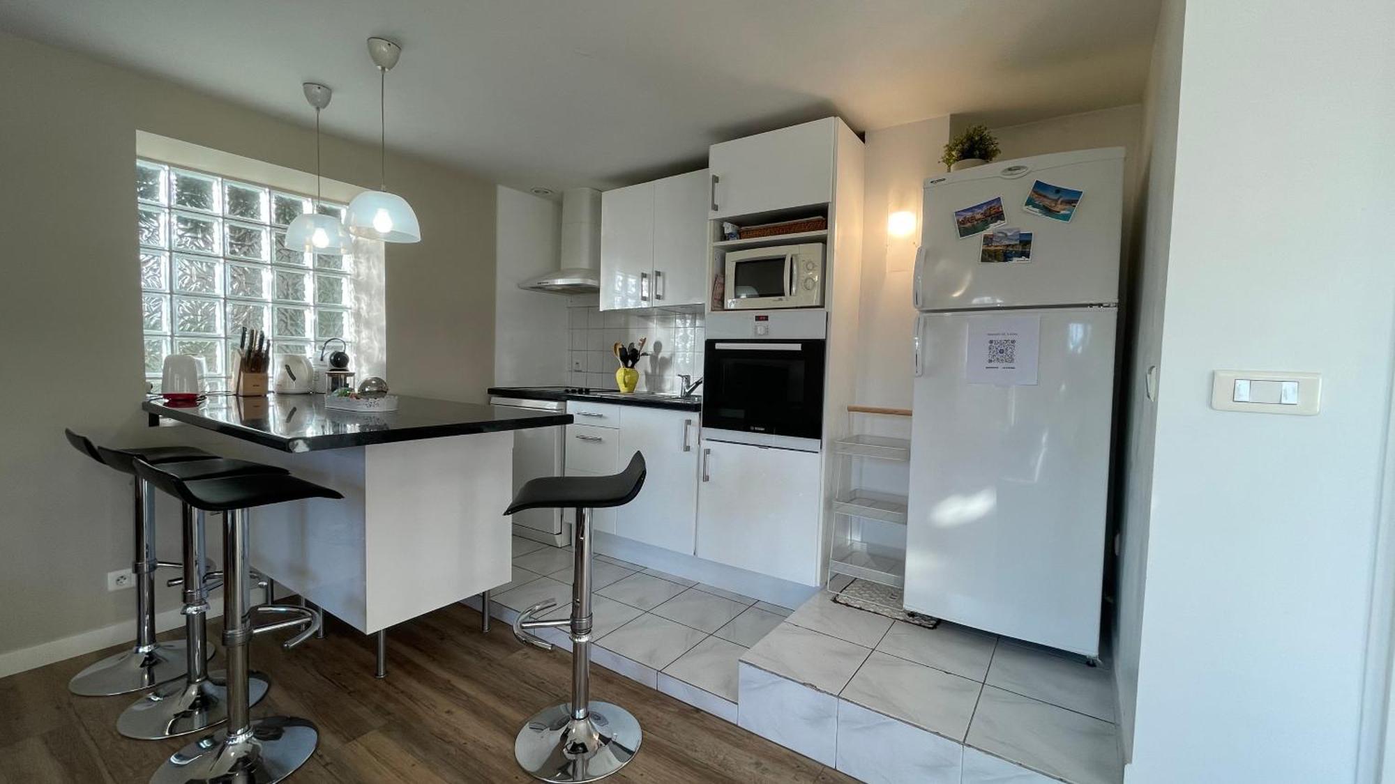 Large Private Garden, Quiet 2-Bedroom Apartment, Air Conditioning, Wifi, Parking Cassis Eksteriør bilde