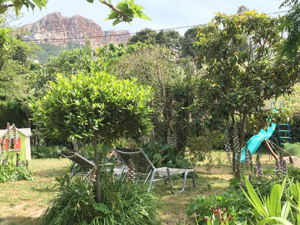 Large Private Garden, Quiet 2-Bedroom Apartment, Air Conditioning, Wifi, Parking Cassis Eksteriør bilde